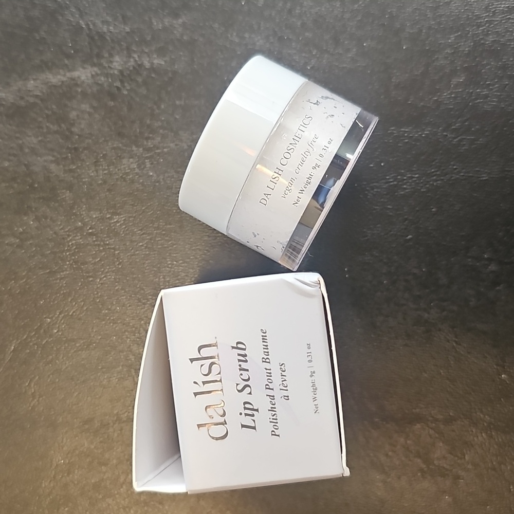 DALISH COSMETICS Lip Scrub 9g - New, In box